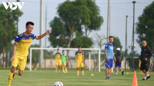 Tiền đạo U22 Việt Nam "tính kế" khoan thủng hàng phòng ngự ĐT Việt Nam