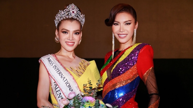 Minh Tú diện đầm lục sắc, xúc động cảm ơn cộng đồng LGBT Việt Nam
