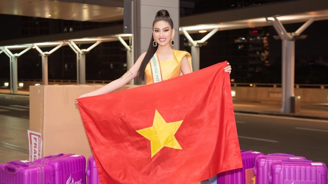Ngọc Thảo mang gần 150kg hành lý dự thi Miss Grand International