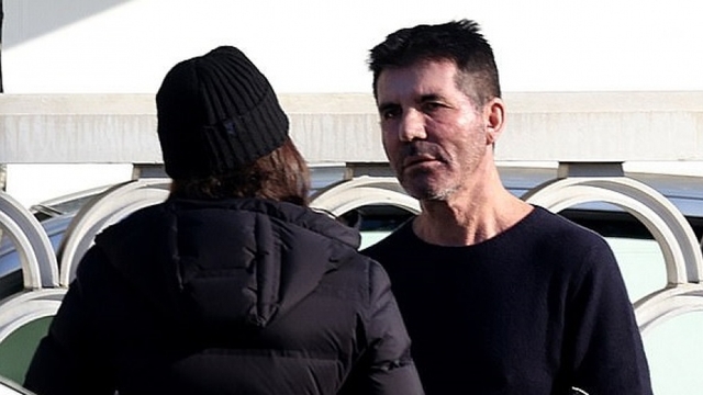"Ông trùm" Simon Cowell và bạn gái cãi vã căng thẳng trên phố