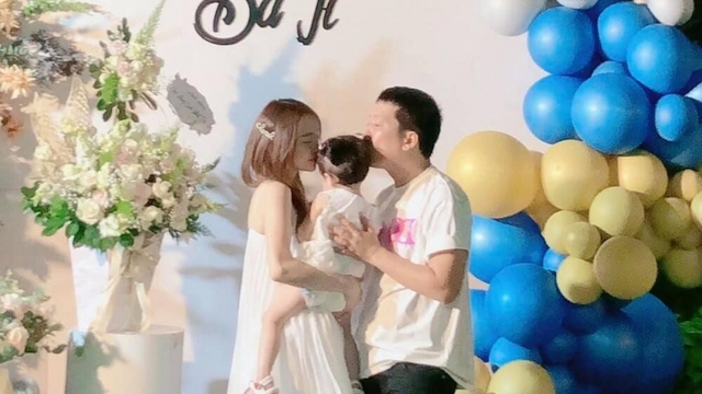 Chuyện showbiz: Trường Giang trấn an Nhã Phương sau ồn ào "hành hạ" cả đoàn phim