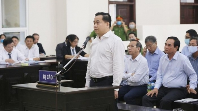 Ngoài 5 tỷ đồng, Phan Văn Anh Vũ khai nhiều lần biếu "quà"