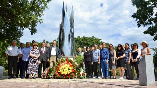 Mùa thu Hungary nhớ Bác