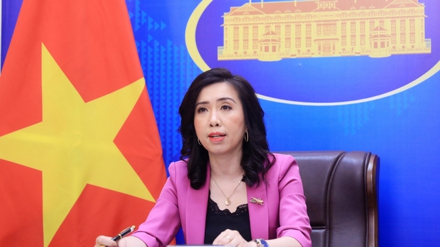 Việt Nam phản đối Trung Quốc đưa máy bay vận tải ra Trường Sa