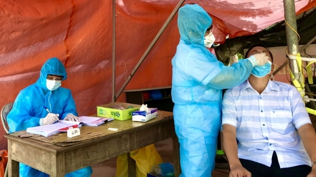 Băn khoăn mức chênh lệch giá test nhanh Covid-19 ở Cao Bằng - Bắc Kạn