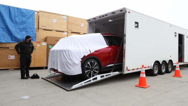 "Ảnh nóng" VinFast VF e35 và VF e36 trước giờ khai mạc triển lãm Los Angeles Auto Show
