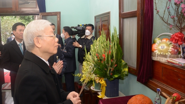 Tổng Bí thư Nguyễn Phú Trọng dâng hương tưởng niệm Chủ tịch Hồ Chí Minh