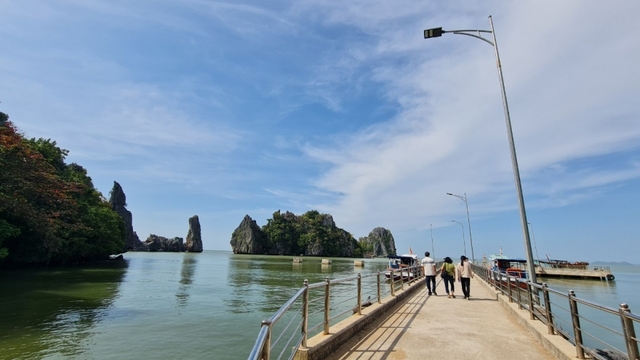 Chùa Hang - hòn Phụ Tử tại Kiên Giang mở đón khách dịp Tết Nguyên Đán