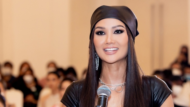 H'Hen Niê lộng lẫy như nữ hoàng trên thảm đỏ Hoa hậu Hoàn vũ