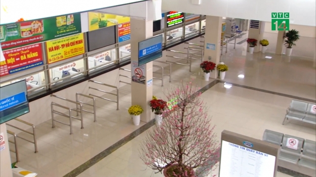 Bến xe ảm đạm sau Tết