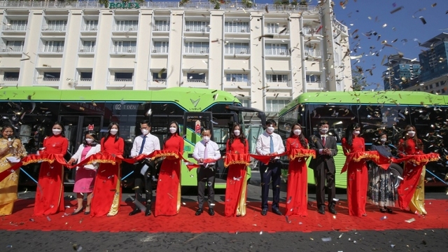 Vinbus khai trương tuyến buýt điện đầu tiên kết nối mạng lưới vận tải công cộng TP.HCM