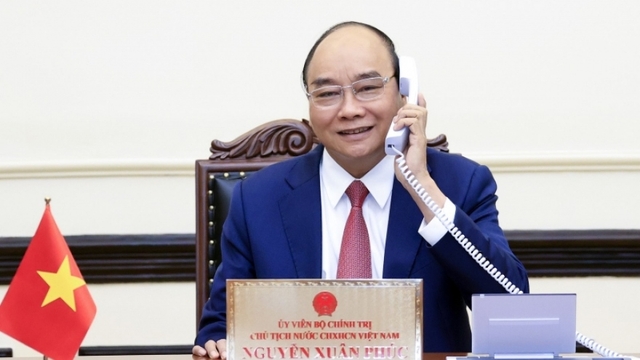 Chủ tịch nước Nguyễn Xuân Phúc điện đàm với Tổng thống đắc cử Hàn Quốc
