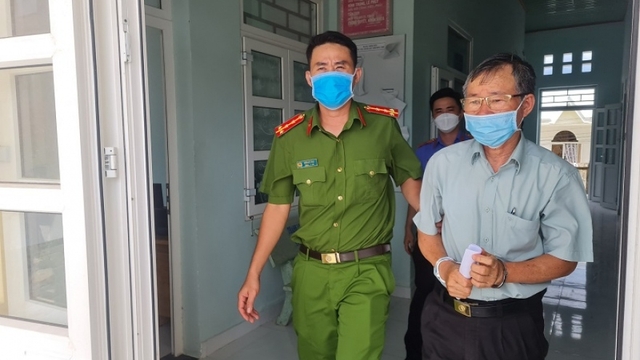 Truy tố Trưởng Văn phòng công chứng ở Bình Thuận
