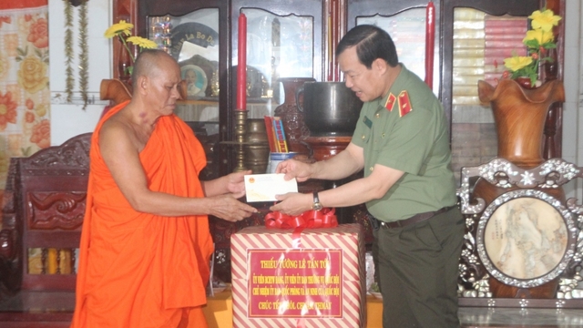 Chủ nhiệm Ủy ban Quốc phòng và An ninh của Quốc hội chúc Tết Chôl Chnăm Thmây