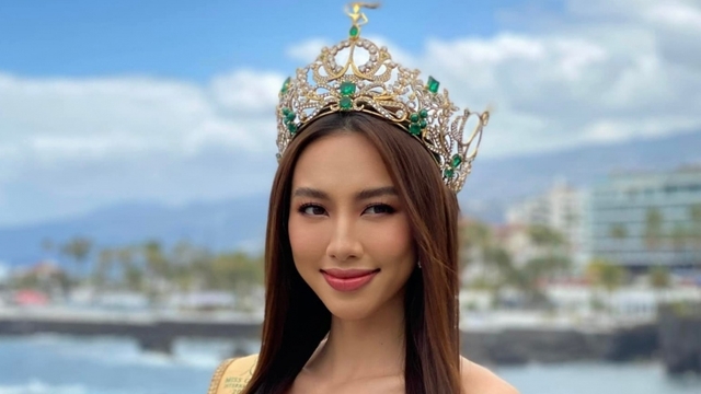 Hoa hậu Nguyễn Thúc Thùy Tiên đẹp cuốn hút ở Tây Ban Nha