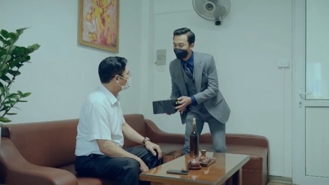 Phim 'Đấu trí': Doãn Quốc Đam thao túng quan chức bằng 'cả núi tiền' hối lộ