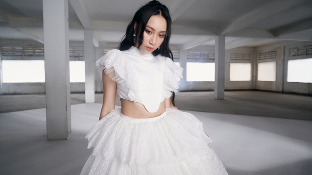 Mỹ Anh "nhá hàng" ca khúc mới "Mỗi khi anh nhìn em"