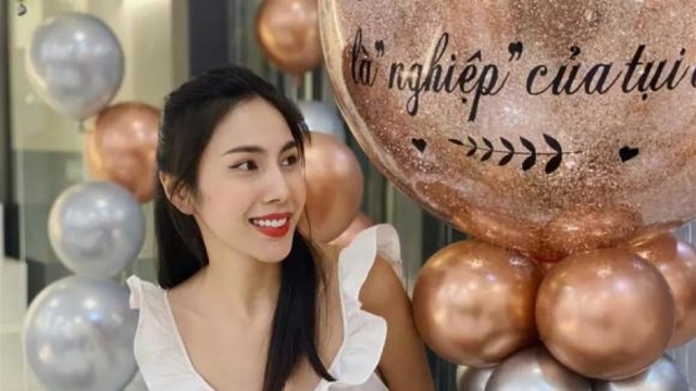 Chuyện showbiz: Thủy Tiên được người hâm mộ bí mật tổ chức sinh nhật tại nhà