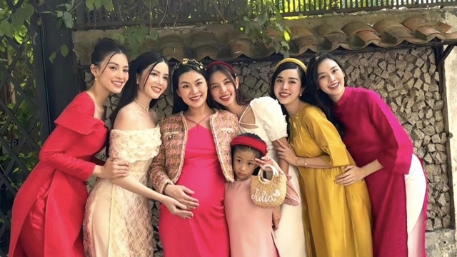 Ngắm bộ ảnh Tết "cực đáng yêu" của dàn Hoa - Á hậu Việt