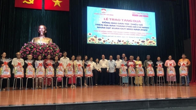 TP.HCM tặng 400 phần quà Tết cho đồng bào dân tộc thiểu số hoàn cảnh khó khăn