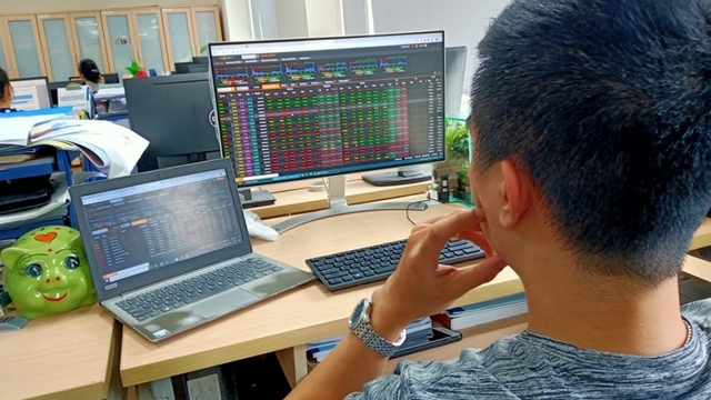 Xu hướng tăng điểm đang chững lại, nhà đầu tư chứng khoán cần thận trọng