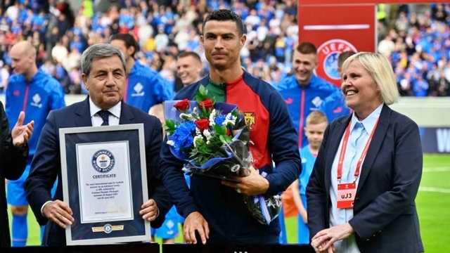 Ronaldo lập kỷ lục Guinness trong ngày giúp Bồ Đào Nha thắng trận