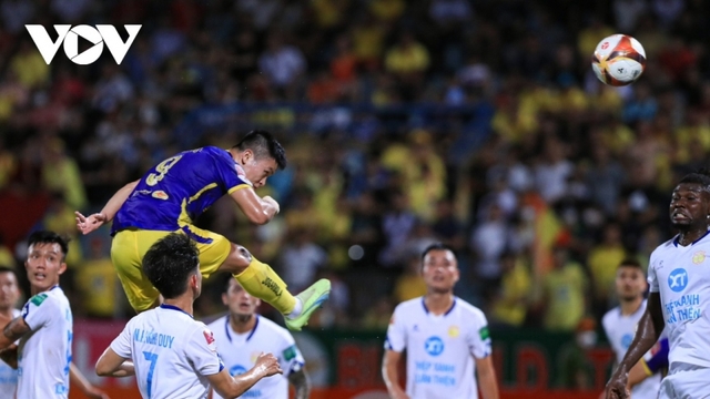 Hà Nội FC và Nam Định cùng "lĩnh án" kỷ luật từ VFF vì pháo sáng