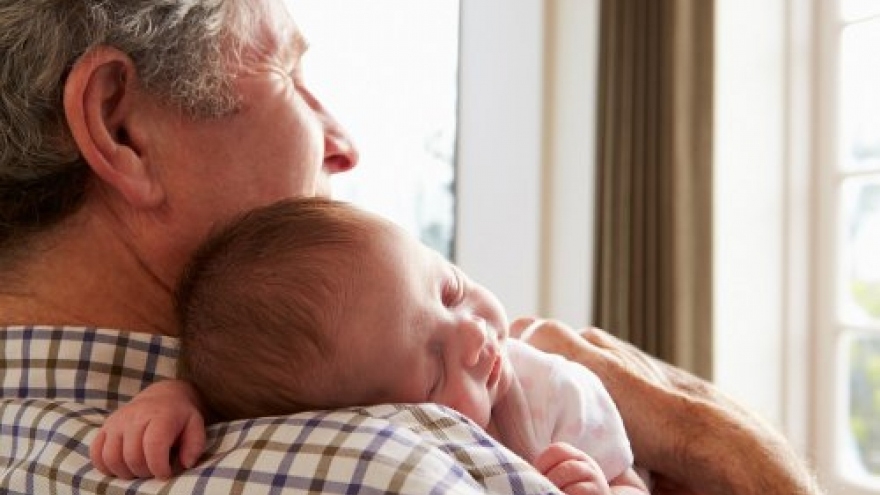 Chồng 50 vợ 45 có sợ cha già con cọc?