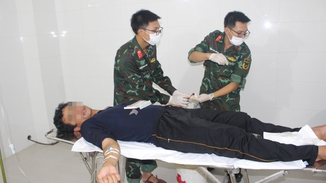 Bệnh xá đảo Sơn Ca cấp cứu ngư dân bị tai nạn lao động