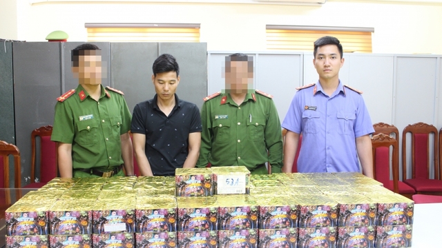 Bắt giữ đối tượng tàng trữ 70 giàn pháo hoa nổ không rõ nguồn gốc