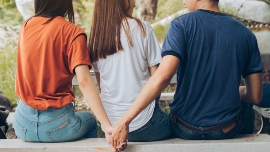 Anh chồng trót say nắng người phụ nữ là bản sao của vợ mình