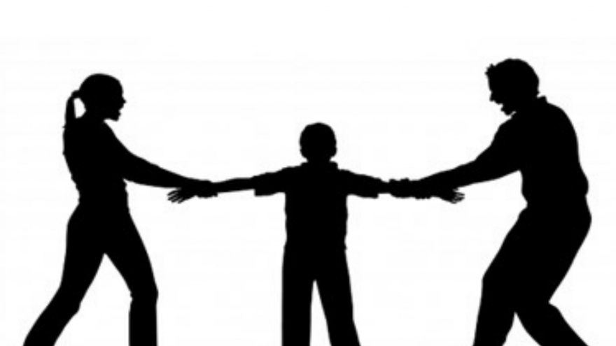 Người vợ sợ chồng về "bắt con" dù anh ta đã bỏ đi ở với người khác suốt 5 năm