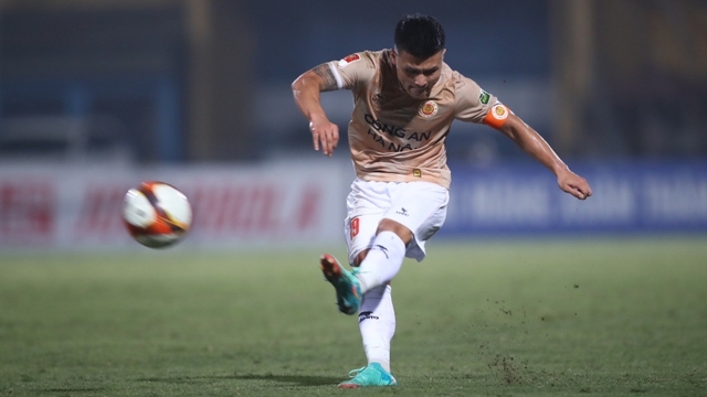 Liên tiếp ghi bàn, Quang Hải dẫn đầu cuộc đua “Vua phá lưới nội” V-League