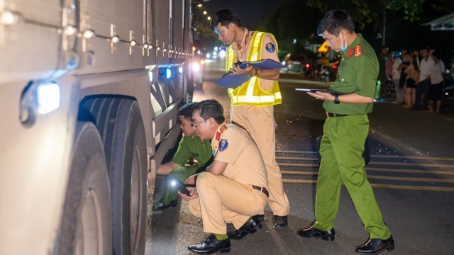 Tông trực diện vào xe tải, người đàn ông tử vong tại chỗ