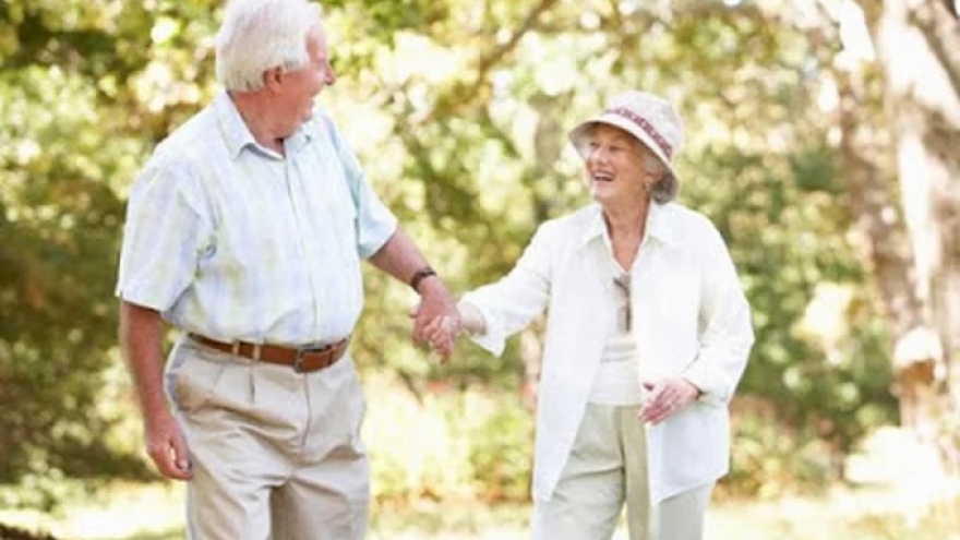 "Chuyện ấy" tuổi xế chiều, bao nhiêu là đủ?