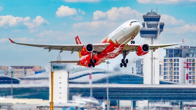 Vietjet tăng trưởng doanh thu 15% trong sáu tháng đầu năm 2024