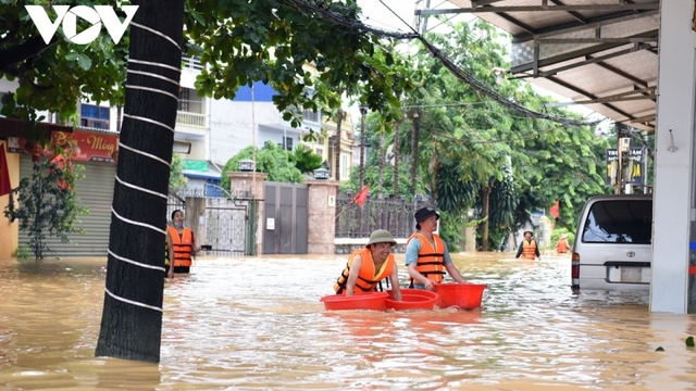 Đồ cứu trợ cho vùng lũ: Phải biết cái dân cần, phải đến tận nơi dân ở