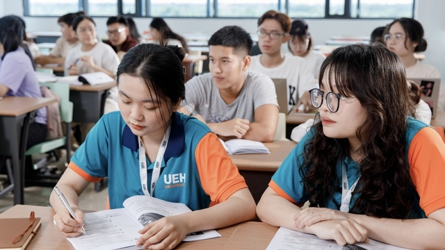 Nhiều trường đại học ở TP.HCM hỗ trợ sinh viên bị ảnh hưởng từ cơn bão số 3