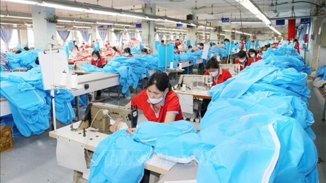 Nhiều doanh nghiệp dệt may thưởng Tết 2 tháng lương