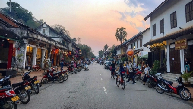 Khám phá cố đô Luang Prabang qua từng bước chạy của Viettel Marathon 2024