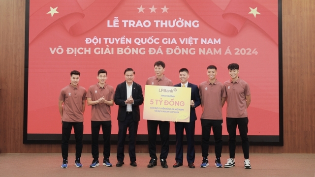 LPBank trao thưởng 5 tỷ đồng, đồng hành cùng Đội tuyển Bóng đá Việt Nam