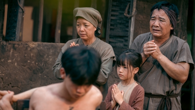 NSƯT Quang Tèo và Chiều Xuân đóng phim Tết "Đèn âm hồn"