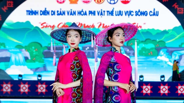 Bộ sưu tập áo dài đặc biệt của NTK Vũ Thảo Giang tôn vinh vẻ đẹp sông Cầu