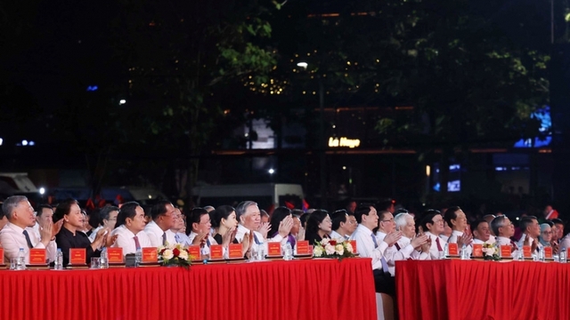 Lãnh đạo Đảng, Nhà nước dự Chương trình nghệ thuật đặc biệt "Mùa Xuân thống nhất"