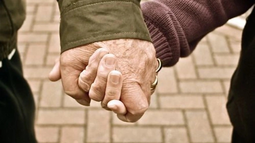 U80 phải làm gì khi nhu cầu cao mà vợ lại không ham muốn gì