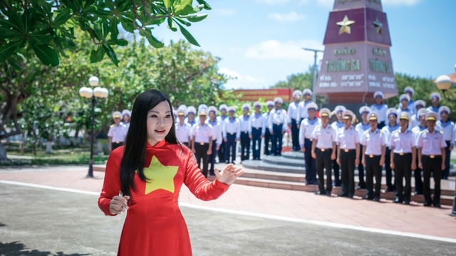 “Mỗi khi cất lên những câu hát về Trường Sa, tôi lại thấy rưng rưng”