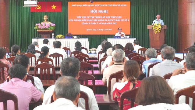 Cử tri TP.HCM kiến nghị mở lớp học về "số hóa" cho cán bộ và người dân