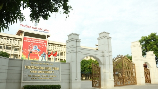 Tạm đình chỉ một cán bộ Trường Đại học Vinh vì bị tố không chuẩn mực với nữ sinh