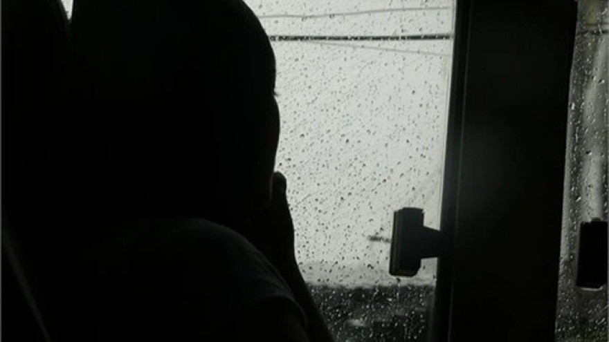 Vợ đi xuất khẩu lao động, tôi có quan hệ với người phụ nữ khác và có 2 đứa con