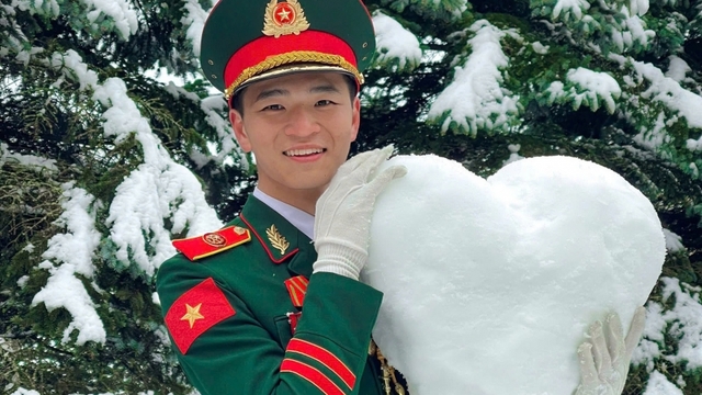 Thượng sĩ quê Thái Bình tham gia duyệt binh ở Nga gây "sốt" trên mạng xã hội
